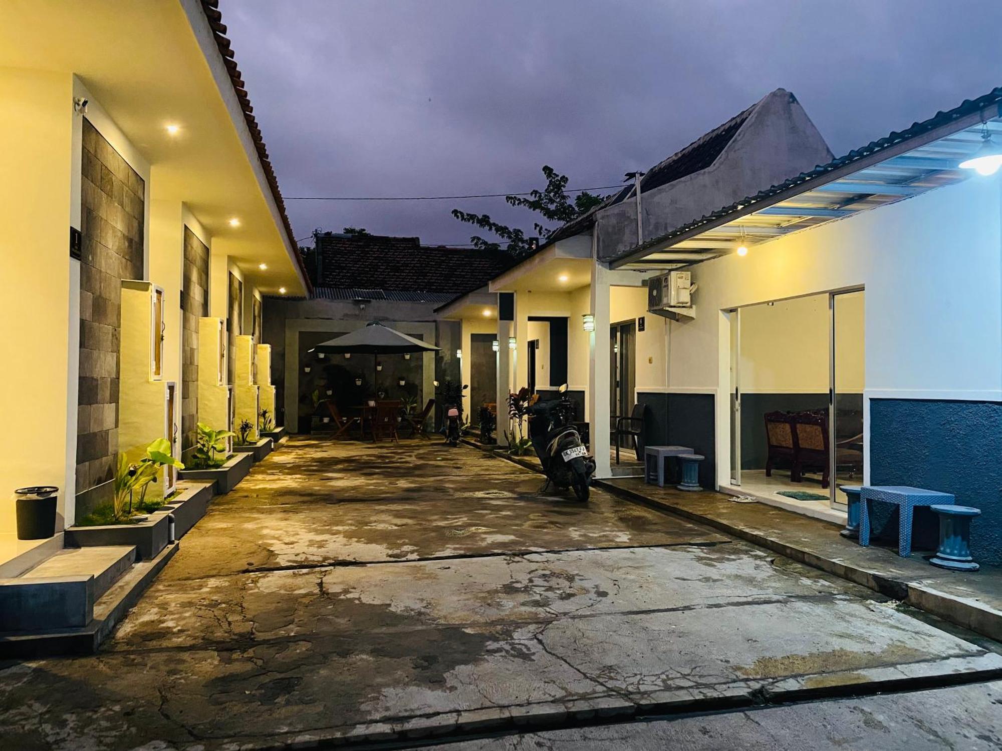 Robiu Bed&Breakfast Banyuwangi  Zewnętrze zdjęcie