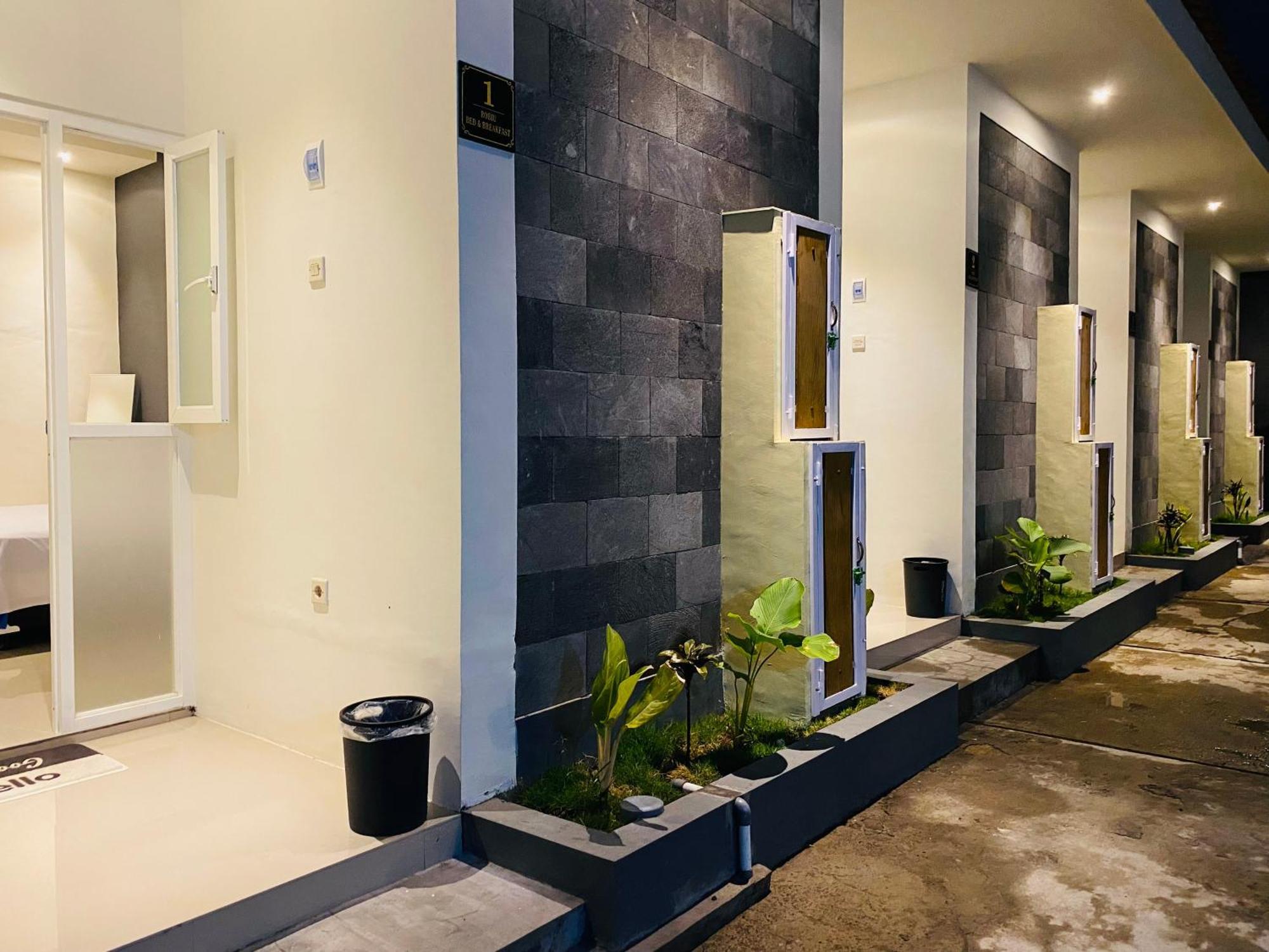 Robiu Bed&Breakfast Banyuwangi  Zewnętrze zdjęcie
